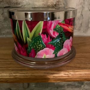 Island Petals 4 Wick candle New! Slatkin